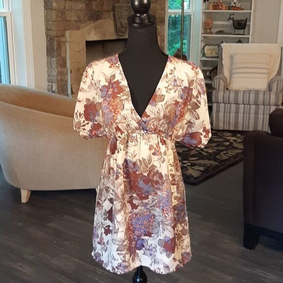 Ultra Pink Floral Top with Lace and Huge Pockets - Picture 1 of 10